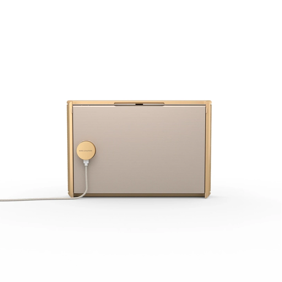 Фото №7 Портативная колонка Bang & Olufsen Beosound Level Gold Tone