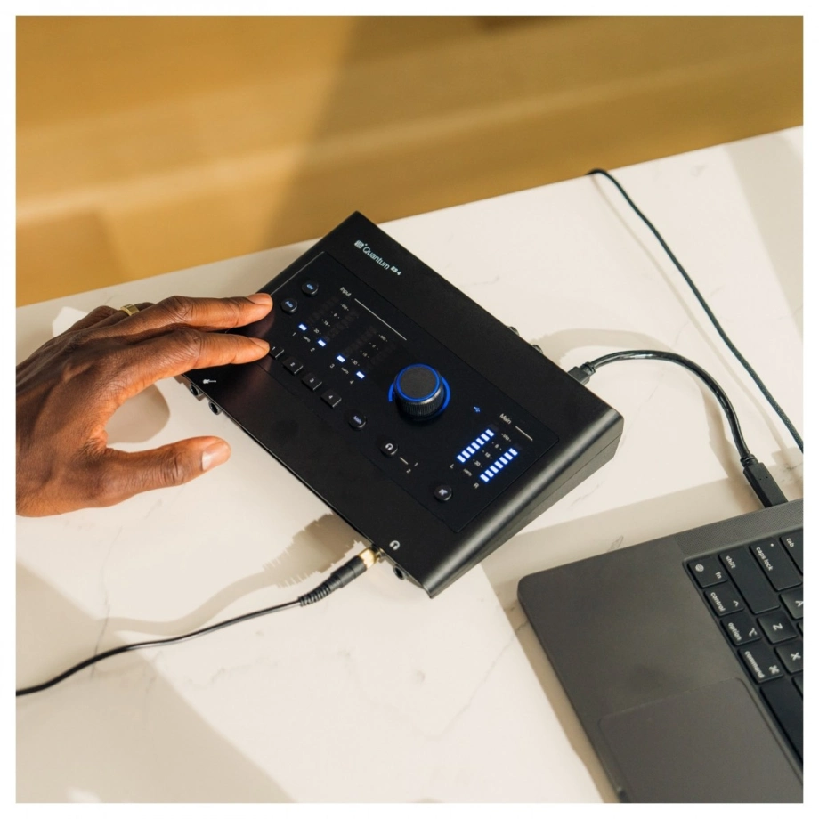 Фото №2 Звуковая карта Presonus Quantum ES 4