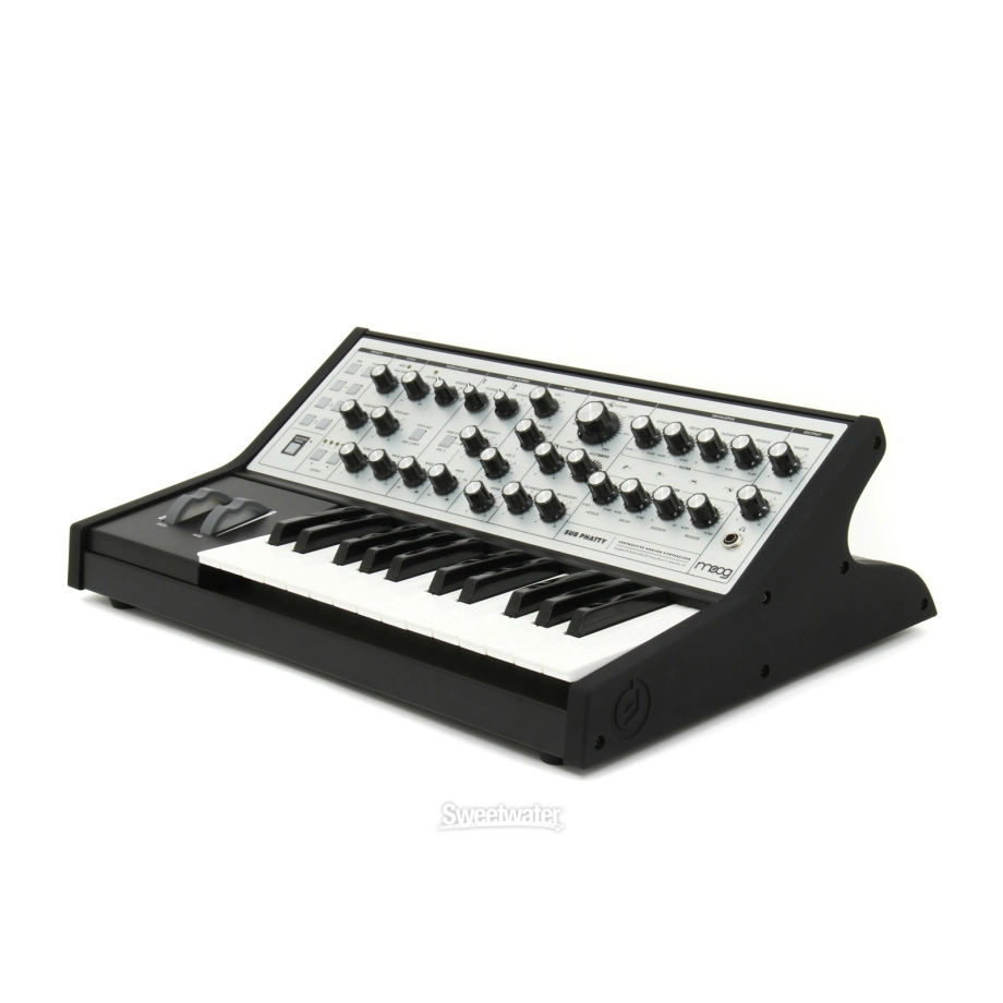 Фото №2 Синтезатор Moog Sub Phatty