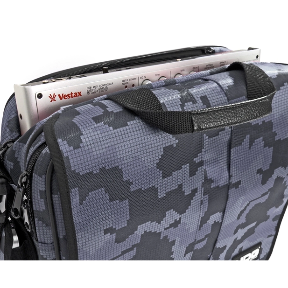 Фото №2 Сумка для платівок UDG Ultimate CourierBag DeLuxe Digital Camo Grey
