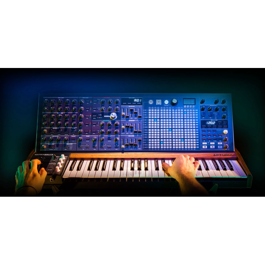 Фото №2 Синтезатор Arturia MatrixBrute Bundle