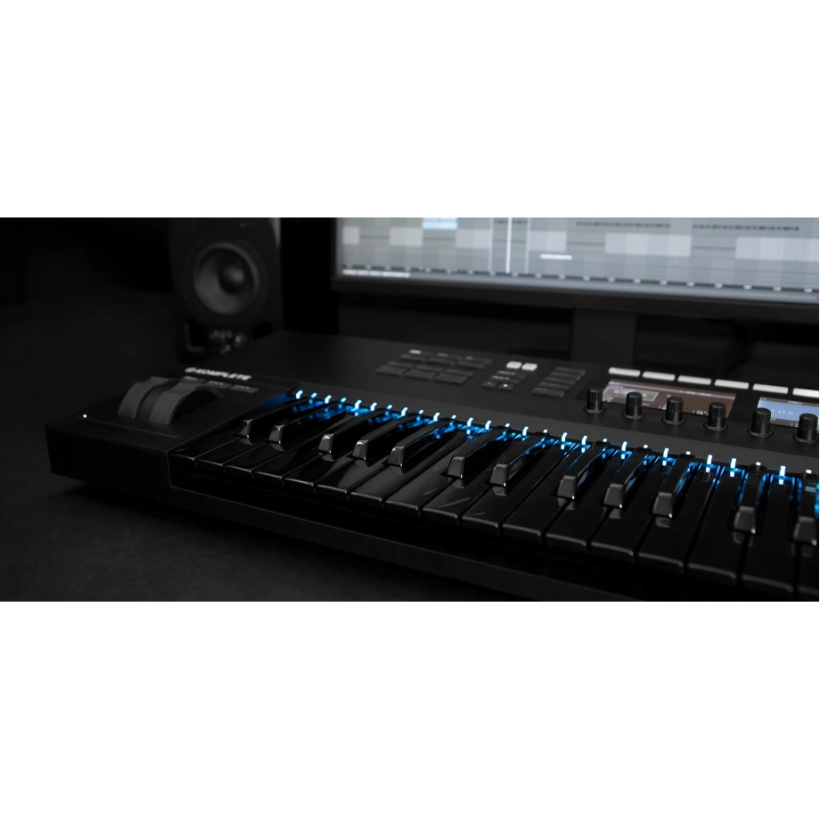 Фото №2 Midi-клавиатура Native Instruments Komplete Kontrol S49 MK2 Black