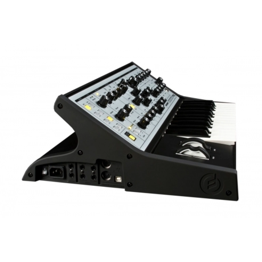 Фото №3 Синтезатор Moog Sub Phatty