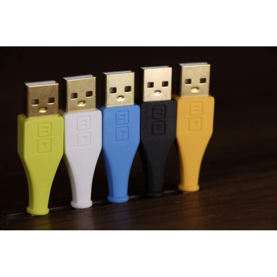 Фото №3 Коммутация DJ Techtools Chroma Cables USB-A Orange (angled)