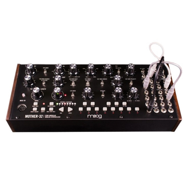 Синтезатор і робоча станція Moog Mother-32 — купити в інтернет