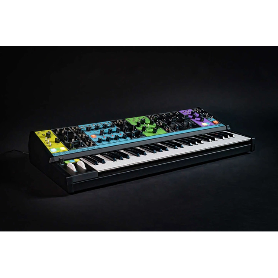 Синтезатор і робоча станція Moog Matriarch — купити в інтернет