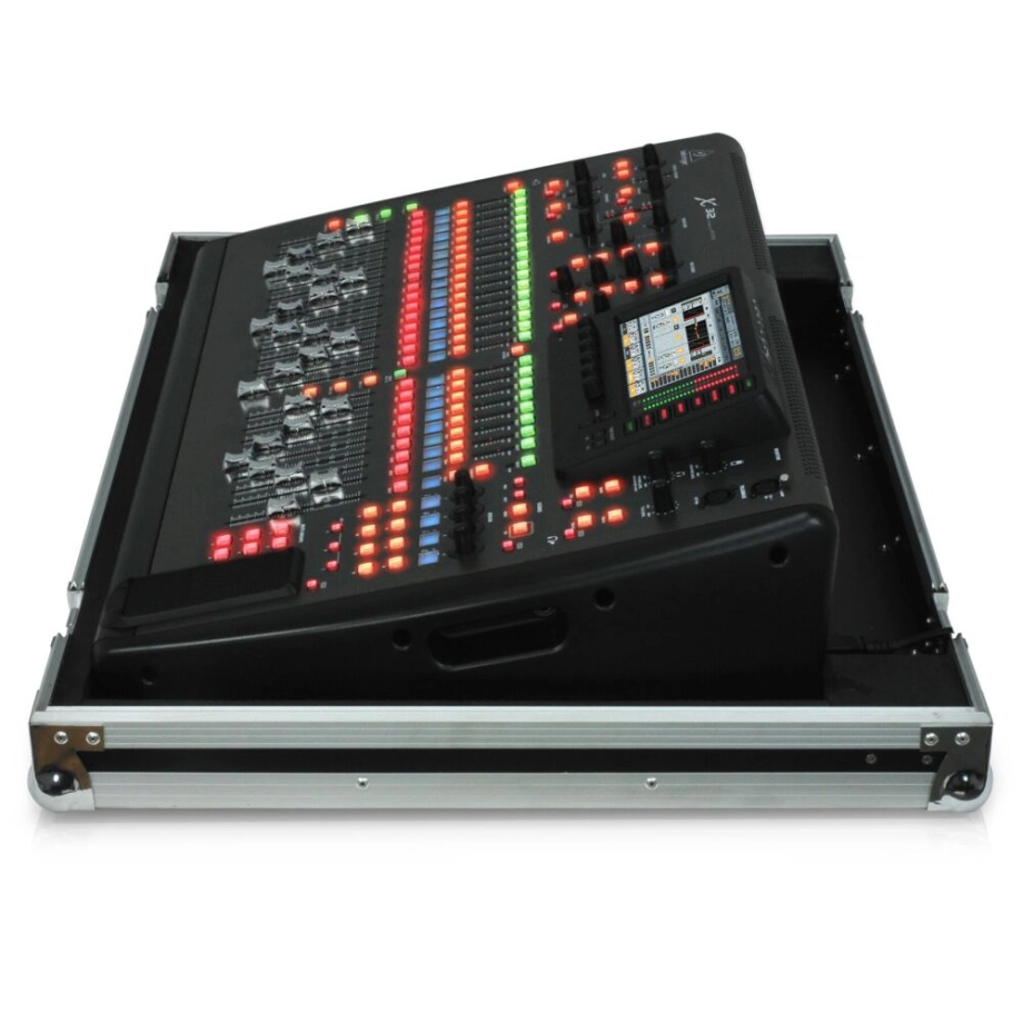 Фото №3 Микшерный пульт Behringer X32-TP Compact