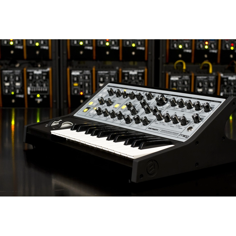 Фото №4 Синтезатор Moog Sub Phatty
