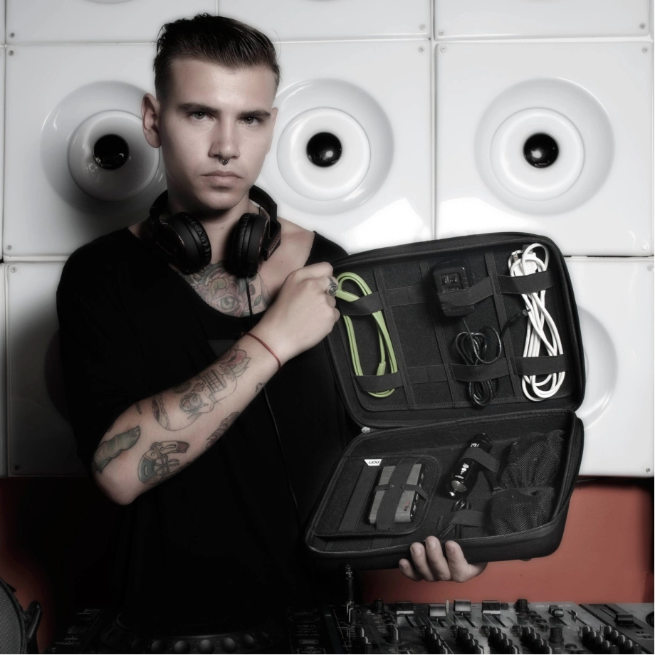 Фото №4 Сумка/кейс UDG Creator DIGI Hardcase Large USBHUB