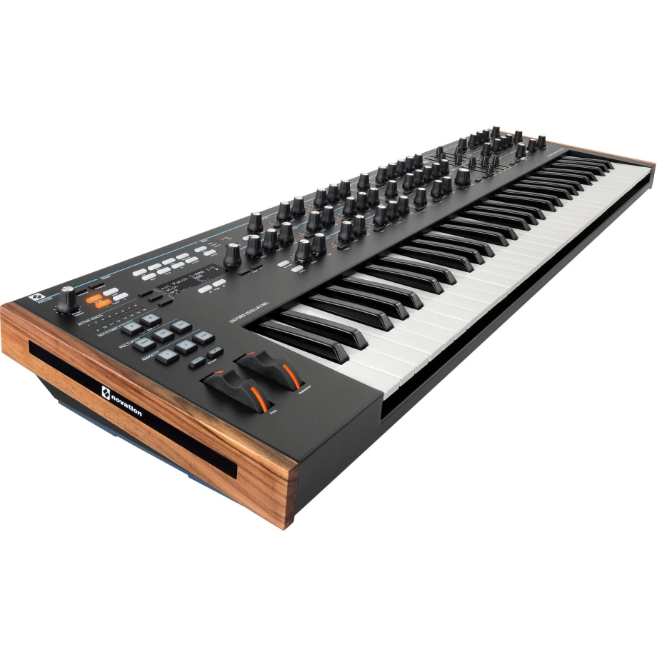 Фото №4 Синтезатор Novation Summit