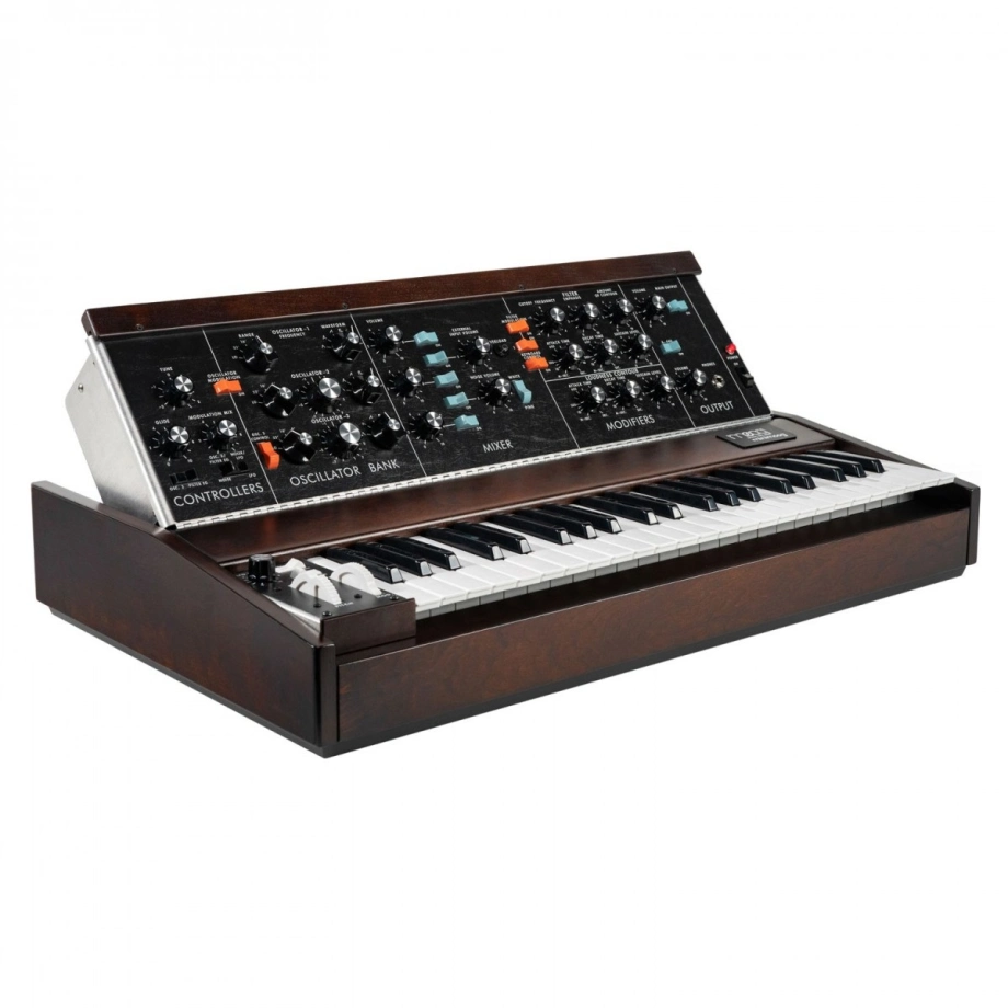 Фото №2 Синтезатор Moog Minimoog Model D