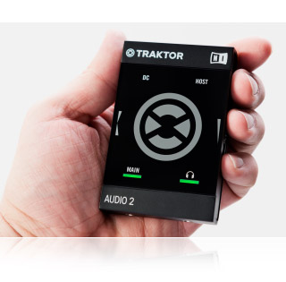 Native Instruments Traktor Audio 2 МК2 вблизи